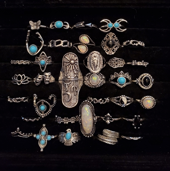 Jewelry - Lot of 35pcs fashion rings